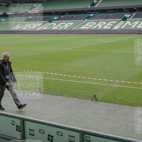 05.10.2025 - 20. swb-Marathon Bremen Michael Burmester http://msf.ph/oto/9225994 05.10.2025 10:01:46 Laufen im Stadion  meine-sportfotos.de