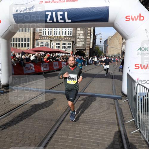 05.10.2025 - 20. swb-Marathon Bremen Yannick Fuchs http://msf.ph/oto/9225996 05.10.2025 10:57:10 Ziel 5172, 9451, 9797, 9937, 10069, 10105, 10867, 11168, 11435, 11566 meine-sportfotos.de