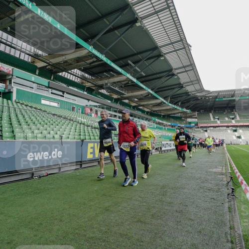 05.10.2025 - 20. swb-Marathon Bremen Michael Burmester http://msf.ph/oto/9226020 05.10.2025 10:43:06 Laufen im Stadion 8225, 9185, 9212, 9276, 9288, 9410, 9476, 9481, 9493, 9526, 9557, 9664, 9675, 9680, 9726, 9731, 9732, 9734, 9736, 9760, 9784, 9806, 9822, 9823, 9826, 9848, 9861, 9867, 9912, 9945, 9999, 10074, 10146, 10183, 10245, 10315, 10316, 10365, 10366, 10396, 10399, 10412, 10415, 10417, 10433, 10463, 10596, 10684, 10849, 10860, 10861, 10962, 10969, 11030, 11073, 11083, 11112, 11113, 11157, 11161, 11170, 11215, 11240, 11242, 11285, 11331, 11404, 11536, 9519, 9648, 9945, 9972 meine-sportfotos.de