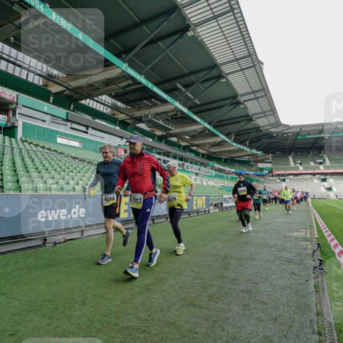 05.10.2025 - 20. swb-Marathon Bremen Michael Burmester http://msf.ph/oto/9226023 05.10.2025 10:43:07 Laufen im Stadion 8225, 9185, 9212, 9276, 9288, 9410, 9476, 9481, 9493, 9526, 9557, 9664, 9675, 9680, 9726, 9731, 9732, 9734, 9736, 9760, 9784, 9806, 9822, 9823, 9826, 9848, 9861, 9867, 9912, 10074, 10146, 10183, 10245, 10315, 10316, 10365, 10366, 10396, 10399, 10412, 10417, 10433, 10435, 10463, 10515, 10596, 10849, 10860, 10861, 10962, 10969, 11030, 11073, 11083, 11112, 11113, 11157, 11161, 11170, 11215, 11240, 11242, 11285, 11331, 11404, 11536, 9519, 9648, 9945, 9972 meine-sportfotos.de