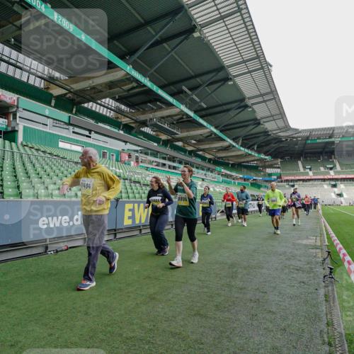 05.10.2025 - 20. swb-Marathon Bremen Michael Burmester http://msf.ph/oto/9226027 05.10.2025 10:43:11 Laufen im Stadion 8225, 9185, 9288, 9410, 9476, 9481, 9493, 9526, 9557, 9561, 9664, 9675, 9680, 9726, 9731, 9732, 9734, 9736, 9760, 9784, 9806, 9822, 9823, 9826, 9848, 9861, 9867, 9912, 10074, 10146, 10183, 10245, 10315, 10316, 10396, 10399, 10412, 10417, 10433, 10435, 10463, 10515, 10596, 10849, 10860, 10861, 10962, 10969, 11030, 11073, 11083, 11112, 11113, 11157, 11161, 11170, 11215, 11240, 11242, 11285, 11331, 11404, 11536, 9212, 9276, 9519, 9648, 9945, 9972 meine-sportfotos.de