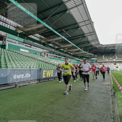 05.10.2025 - 20. swb-Marathon Bremen Michael Burmester http://msf.ph/oto/9226034 05.10.2025 10:43:17 Laufen im Stadion 9185, 9288, 9380, 9410, 9476, 9493, 9526, 9557, 9561, 9664, 9675, 9680, 9726, 9731, 9732, 9734, 9736, 9760, 9784, 9806, 9822, 9823, 9826, 9848, 9861, 9867, 9912, 10074, 10146, 10183, 10245, 10315, 10316, 10396, 10399, 10412, 10417, 10433, 10435, 10463, 10491, 10512, 10515, 10552, 10596, 10849, 10860, 10861, 10962, 10969, 11030, 11073, 11083, 11112, 11113, 11157, 11161, 11170, 11215, 11240, 11242, 11285, 11331, 11404, 11536, 8225, 9212, 9276, 9481, 9648, 9945, 9972 meine-sportfotos.de
