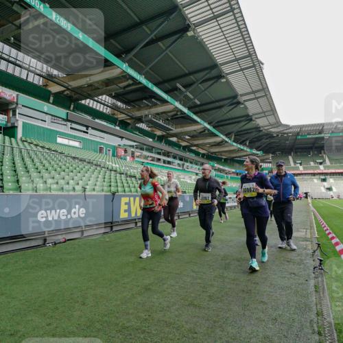 05.10.2025 - 20. swb-Marathon Bremen Michael Burmester http://msf.ph/oto/9226060 05.10.2025 10:43:25 Laufen im Stadion 9185, 9288, 9380, 9476, 9493, 9526, 9561, 9664, 9675, 9726, 9731, 9732, 9734, 9736, 9760, 9784, 9806, 9822, 9823, 9826, 9848, 9861, 9867, 9895, 9911, 9912, 9984, 10146, 10183, 10288, 10315, 10316, 10320, 10399, 10433, 10435, 10491, 10512, 10515, 10552, 10596, 10849, 10861, 10962, 10969, 11030, 11073, 11083, 11113, 11157, 11161, 11170, 11215, 11240, 11242, 11285, 11331, 11345, 11404, 11536, 8225, 9212, 9276, 9481, 9945 meine-sportfotos.de
