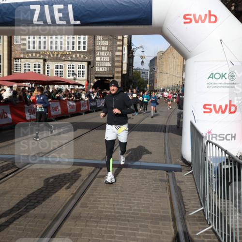 05.10.2025 - 20. swb-Marathon Bremen Yannick Fuchs http://msf.ph/oto/9226062 05.10.2025 10:57:12 Ziel 5172, 9231, 9314, 9451, 9797, 9937, 10069, 10867, 11168, 11435, 11566 meine-sportfotos.de