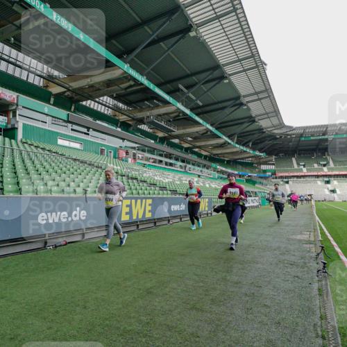 05.10.2025 - 20. swb-Marathon Bremen Michael Burmester http://msf.ph/oto/9226081 05.10.2025 10:43:39 Laufen im Stadion 9011, 9185, 9273, 9380, 9386, 9470, 9493, 9526, 9561, 9675, 9731, 9732, 9736, 9784, 9819, 9822, 9823, 9848, 9861, 9867, 9895, 9911, 9912, 9984, 10036, 10040, 10146, 10183, 10280, 10288, 10315, 10316, 10320, 10399, 10433, 10435, 10448, 10491, 10512, 10515, 10540, 10552, 10574, 10596, 10705, 10707, 10831, 10839, 10849, 10962, 10969, 11027, 11083, 11088, 11113, 11157, 11161, 11191, 11204, 11215, 11240, 11242, 11285, 11331, 11345, 11388, 11404, 11536, 11548 meine-sportfotos.de