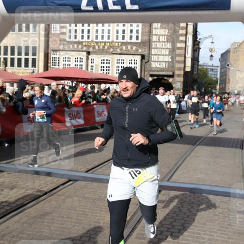 05.10.2025 - 20. swb-Marathon Bremen Yannick Fuchs http://msf.ph/oto/9226097 05.10.2025 10:57:13 Ziel 5172, 9231, 9314, 9451, 9797, 9937, 10069, 10867, 11435, 11566 meine-sportfotos.de