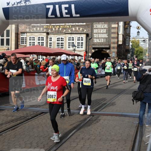 05.10.2025 - 20. swb-Marathon Bremen Yannick Fuchs http://msf.ph/oto/9226121 05.10.2025 11:00:34 Ziel 7215, 9173, 10067, 10071, 10217, 10504, 10794, 10930, 11424, 11595, 11619, 11699 meine-sportfotos.de