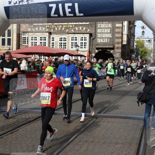 05.10.2025 - 20. swb-Marathon Bremen Yannick Fuchs http://msf.ph/oto/9226126 05.10.2025 11:00:34 Ziel 7215, 9173, 10067, 10071, 10217, 10504, 10794, 10930, 11424, 11595, 11619, 11699 meine-sportfotos.de