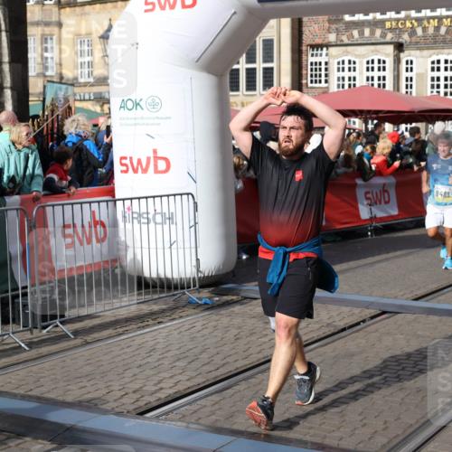 05.10.2025 - 20. swb-Marathon Bremen Yannick Fuchs http://msf.ph/oto/9226141 05.10.2025 10:57:22 Ziel 9231, 9292, 9314, 9450, 9489, 9577, 9947, 10169, 10293, 10545, 10657, 10917, 11015, 11138, 11202, 11434, 11596, 11686 meine-sportfotos.de
