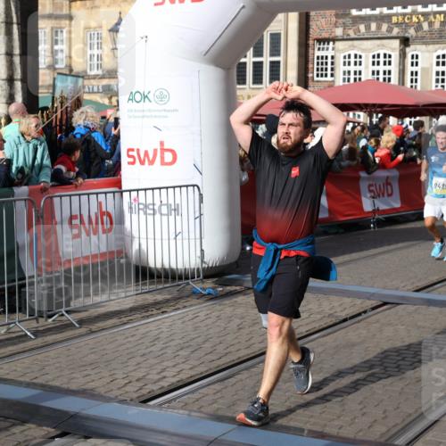 05.10.2025 - 20. swb-Marathon Bremen Yannick Fuchs http://msf.ph/oto/9226146 05.10.2025 10:57:22 Ziel 9231, 9292, 9314, 9450, 9489, 9577, 9947, 10169, 10293, 10545, 10657, 10917, 11015, 11138, 11202, 11434, 11596, 11686 meine-sportfotos.de
