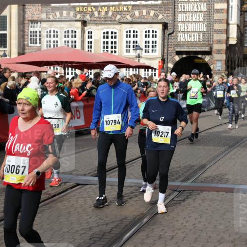 05.10.2025 - 20. swb-Marathon Bremen Yannick Fuchs http://msf.ph/oto/9226151 05.10.2025 11:00:34 Ziel 7215, 9173, 10067, 10071, 10217, 10504, 10794, 10930, 11424, 11595, 11619, 11699 meine-sportfotos.de