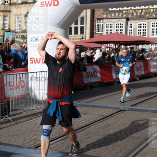 05.10.2025 - 20. swb-Marathon Bremen Yannick Fuchs http://msf.ph/oto/9226169 05.10.2025 10:57:22 Ziel 9231, 9292, 9314, 9450, 9489, 9577, 9947, 10169, 10293, 10545, 10657, 10917, 11015, 11138, 11202, 11434, 11596, 11686 meine-sportfotos.de