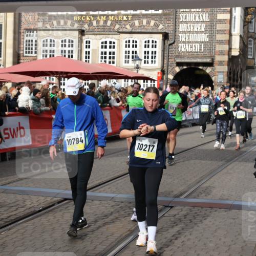 05.10.2025 - 20. swb-Marathon Bremen Yannick Fuchs http://msf.ph/oto/9226178 05.10.2025 11:00:35 Ziel 7215, 9173, 9177, 9531, 10063, 10067, 10071, 10217, 10504, 10794, 10930, 11003, 11534, 11595, 11619, 11699 meine-sportfotos.de