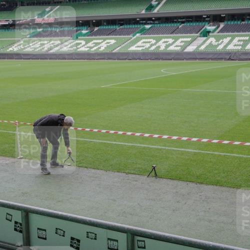 05.10.2025 - 20. swb-Marathon Bremen Michael Burmester http://msf.ph/oto/9226180 05.10.2025 10:08:56 Laufen im Stadion  meine-sportfotos.de