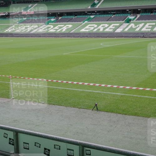 05.10.2025 - 20. swb-Marathon Bremen Michael Burmester http://msf.ph/oto/9226211 05.10.2025 10:08:58 Laufen im Stadion  meine-sportfotos.de