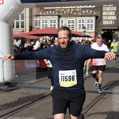 05.10.2025 - 20. swb-Marathon Bremen Yannick Fuchs http://msf.ph/oto/9226215 05.10.2025 10:57:24 Ziel 9260, 9292, 9450, 9489, 9577, 9844, 9947, 10169, 10293, 10545, 10657, 10917, 11015, 11138, 11202, 11434, 11596, 11686 meine-sportfotos.de