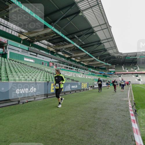 05.10.2025 - 20. swb-Marathon Bremen Michael Burmester http://msf.ph/oto/9226270 05.10.2025 10:44:58 Laufen im Stadion 7007, 7109, 7110, 8476, 8844, 9012, 9242, 9264, 9303, 9342, 9441, 9479, 9567, 9572, 9631, 9667, 9756, 9767, 9768, 9899, 9948, 9970, 10114, 10115, 10190, 10273, 10282, 10292, 10339, 10340, 10379, 10622, 10647, 10665, 10671, 10752, 10808, 10842, 10846, 10957, 10984, 11060, 11072, 11085, 11117, 11118, 11139, 11252, 11264, 11293, 11367, 11375, 11378, 11385, 11407, 11448, 11544, 11557, 11568, 11635, 9373, 9374, 9453, 10355, 10364, 11318, 11560 meine-sportfotos.de
