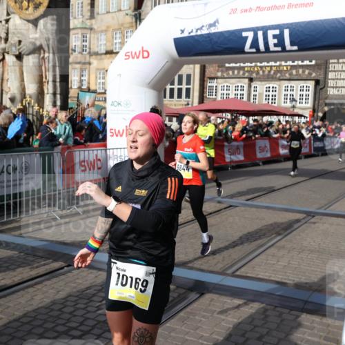 05.10.2025 - 20. swb-Marathon Bremen Yannick Fuchs http://msf.ph/oto/9226288 05.10.2025 10:57:28 Ziel 7101, 9260, 9292, 9450, 9489, 9550, 9844, 9947, 10169, 10281, 10367, 10645, 10657, 11015, 11596 meine-sportfotos.de