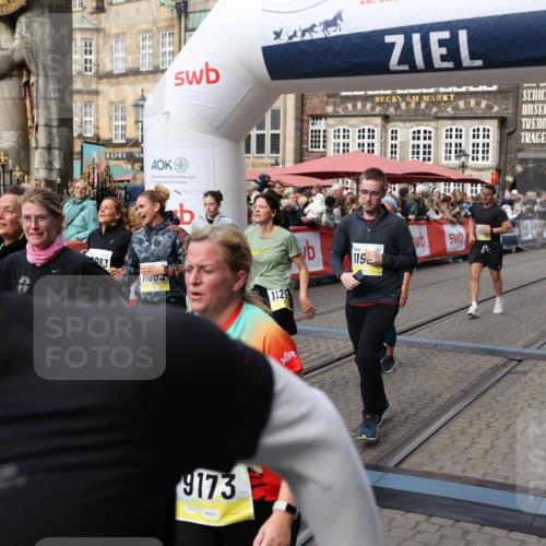 05.10.2025 - 20. swb-Marathon Bremen Yannick Fuchs http://msf.ph/oto/9226290 05.10.2025 11:00:40 Ziel 7178, 7215, 9173, 9177, 9271, 9531, 10063, 10071, 10079, 10217, 10930, 11003, 11071, 11255, 11511, 11534, 11595, 11610, 11619 meine-sportfotos.de