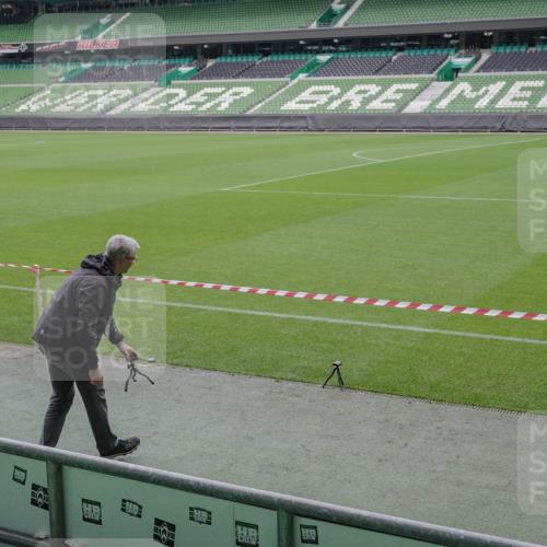 05.10.2025 - 20. swb-Marathon Bremen Michael Burmester http://msf.ph/oto/9226299 05.10.2025 10:09:11 Laufen im Stadion  meine-sportfotos.de