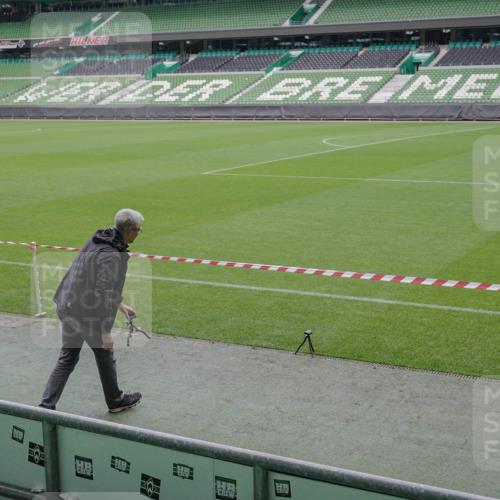 05.10.2025 - 20. swb-Marathon Bremen Michael Burmester http://msf.ph/oto/9226313 05.10.2025 10:09:11 Laufen im Stadion  meine-sportfotos.de