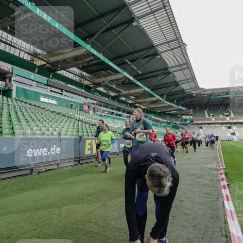 05.10.2025 - 20. swb-Marathon Bremen Michael Burmester http://msf.ph/oto/9226325 05.10.2025 10:45:12 Laufen im Stadion 7109, 7110, 8476, 9012, 9242, 9264, 9342, 9441, 9567, 9631, 9756, 9767, 9768, 9899, 9948, 9970, 10000, 10114, 10115, 10190, 10282, 10292, 10339, 10340, 10379, 10622, 10647, 10671, 10728, 10752, 10808, 10842, 10846, 10957, 11060, 11085, 11117, 11118, 11139, 11264, 11293, 11367, 11375, 11378, 11407, 11541, 11544, 11557, 7007, 8844, 9012, 9303, 9479, 9572, 9667, 10273, 10355, 10364, 10665, 10984, 11072, 11252, 11385, 11448, 11544, 11560 meine-sportfotos.de