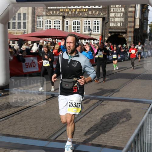 05.10.2025 - 20. swb-Marathon Bremen Yannick Fuchs http://msf.ph/oto/9226333 05.10.2025 10:57:29 Ziel 7101, 9260, 9292, 9450, 9489, 9550, 9844, 9947, 10169, 10281, 10367, 10645, 10657, 10950, 11015, 11596, 11606 meine-sportfotos.de