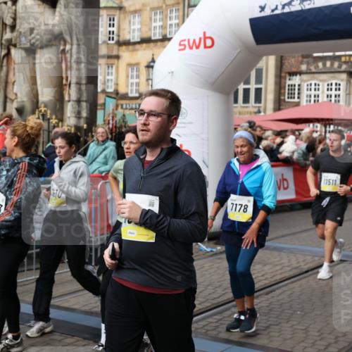 05.10.2025 - 20. swb-Marathon Bremen Yannick Fuchs http://msf.ph/oto/9226341 05.10.2025 11:00:42 Ziel 7178, 9177, 9271, 9531, 10063, 10071, 10079, 11003, 11071, 11162, 11255, 11511, 11534, 11595, 11610, 11619 meine-sportfotos.de