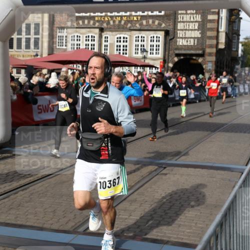 05.10.2025 - 20. swb-Marathon Bremen Yannick Fuchs http://msf.ph/oto/9226343 05.10.2025 10:57:29 Ziel 7101, 9260, 9292, 9450, 9489, 9550, 9844, 9947, 10169, 10281, 10367, 10645, 10657, 10950, 11015, 11596, 11606 meine-sportfotos.de