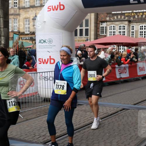 05.10.2025 - 20. swb-Marathon Bremen Yannick Fuchs http://msf.ph/oto/9226371 05.10.2025 11:00:42 Ziel 7178, 9177, 9271, 9531, 10063, 10071, 10079, 11003, 11071, 11162, 11255, 11511, 11534, 11595, 11610, 11619 meine-sportfotos.de