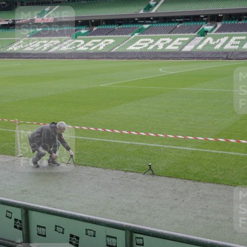 05.10.2025 - 20. swb-Marathon Bremen Michael Burmester http://msf.ph/oto/9226389 05.10.2025 10:09:19 Laufen im Stadion  meine-sportfotos.de