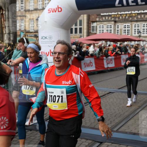 05.10.2025 - 20. swb-Marathon Bremen Yannick Fuchs http://msf.ph/oto/9226410 05.10.2025 11:00:44 Ziel 7178, 9177, 9271, 9272, 9531, 10063, 10079, 10518, 11003, 11071, 11162, 11255, 11511, 11534, 11595, 11610 meine-sportfotos.de