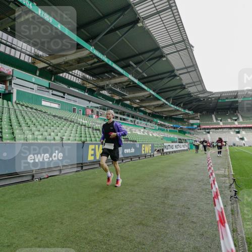 05.10.2025 - 20. swb-Marathon Bremen Michael Burmester http://msf.ph/oto/9226434 05.10.2025 10:45:38 Laufen im Stadion 7109, 7110, 8476, 9203, 9242, 9420, 9441, 9643, 9756, 9838, 9948, 10000, 10023, 10083, 10186, 10201, 10282, 10292, 10472, 10496, 10602, 10622, 10671, 10728, 10752, 10759, 10808, 10842, 10957, 10976, 11020, 11029, 11036, 11068, 11085, 11139, 11264, 11332, 11375, 11438, 11541, 9264, 9342, 9567, 9767, 9768, 9899, 9948, 9970, 10114, 10115, 10190, 10339, 10340, 10379, 10647, 10846, 11060, 11117, 11118, 11293, 11367, 11378, 11557 meine-sportfotos.de