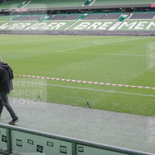 05.10.2025 - 20. swb-Marathon Bremen Michael Burmester http://msf.ph/oto/9226493 05.10.2025 10:12:25 Laufen im Stadion  meine-sportfotos.de
