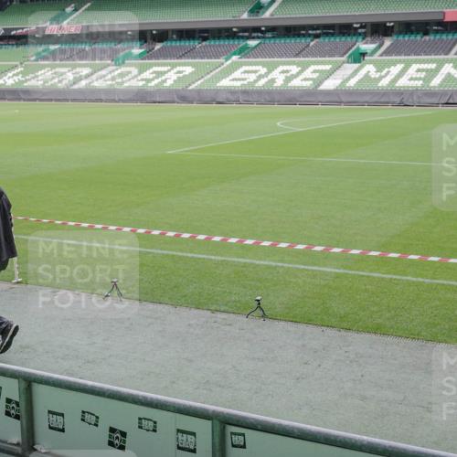 05.10.2025 - 20. swb-Marathon Bremen Michael Burmester http://msf.ph/oto/9226506 05.10.2025 10:12:25 Laufen im Stadion  meine-sportfotos.de