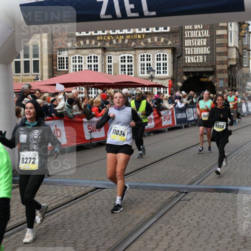 05.10.2025 - 20. swb-Marathon Bremen Yannick Fuchs http://msf.ph/oto/9226509 05.10.2025 11:00:49 Ziel 9271, 9272, 9858, 10518, 10872, 10901, 11034, 11162 meine-sportfotos.de