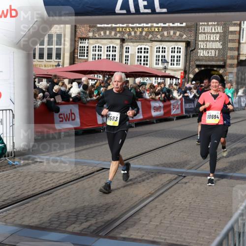 05.10.2025 - 20. swb-Marathon Bremen Yannick Fuchs http://msf.ph/oto/9226591 05.10.2025 10:57:44 Ziel 9309, 9625, 9747, 9904, 9914, 9962, 10139, 10694, 10739, 10754, 11352, 11360, 11583 meine-sportfotos.de