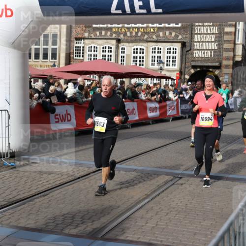 05.10.2025 - 20. swb-Marathon Bremen Yannick Fuchs http://msf.ph/oto/9226602 05.10.2025 10:57:44 Ziel 9309, 9625, 9747, 9904, 9914, 9962, 10139, 10694, 10739, 10754, 11352, 11360, 11583 meine-sportfotos.de