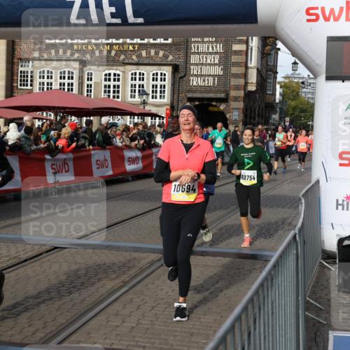 05.10.2025 - 20. swb-Marathon Bremen Yannick Fuchs http://msf.ph/oto/9226610 05.10.2025 10:57:44 Ziel 9309, 9625, 9747, 9904, 9914, 9962, 10139, 10694, 10739, 10754, 11352, 11360, 11583 meine-sportfotos.de