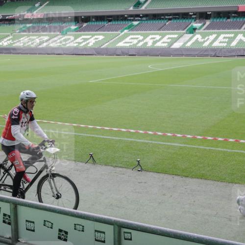 05.10.2025 - 20. swb-Marathon Bremen Michael Burmester http://msf.ph/oto/9226616 05.10.2025 10:15:44 Laufen im Stadion 2, 35 meine-sportfotos.de