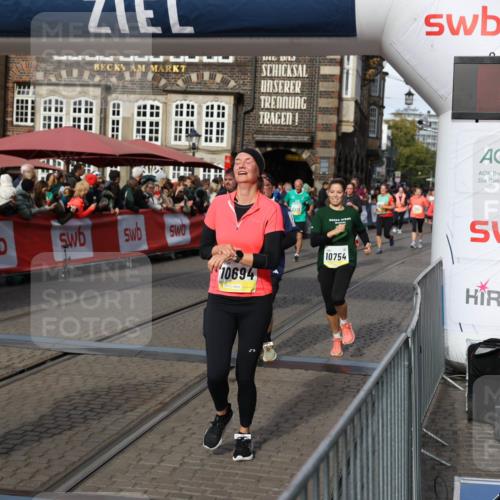 05.10.2025 - 20. swb-Marathon Bremen Yannick Fuchs http://msf.ph/oto/9226618 05.10.2025 10:57:45 Ziel 9309, 9372, 9585, 9625, 9747, 9904, 9914, 9943, 9962, 10139, 10250, 10555, 10694, 10739, 10754, 11352, 11360, 11583 meine-sportfotos.de