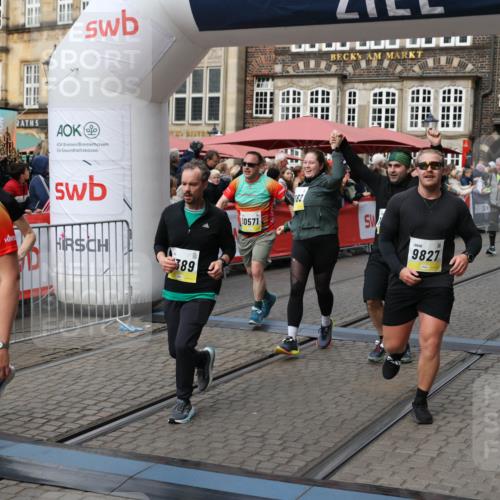 05.10.2025 - 20. swb-Marathon Bremen Yannick Fuchs http://msf.ph/oto/9226619 05.10.2025 11:00:55 Ziel 9327, 9389, 9827, 9858, 10182, 10571, 10690, 10872, 10901, 11034, 11155 meine-sportfotos.de