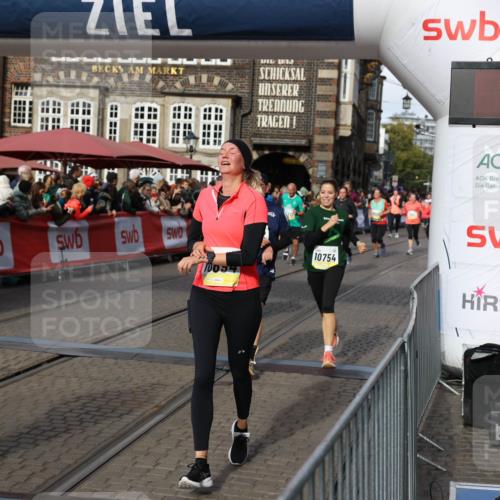 05.10.2025 - 20. swb-Marathon Bremen Yannick Fuchs http://msf.ph/oto/9226629 05.10.2025 10:57:45 Ziel 9309, 9372, 9585, 9625, 9747, 9904, 9914, 9943, 9962, 10139, 10250, 10555, 10694, 10739, 10754, 11352, 11360, 11583 meine-sportfotos.de