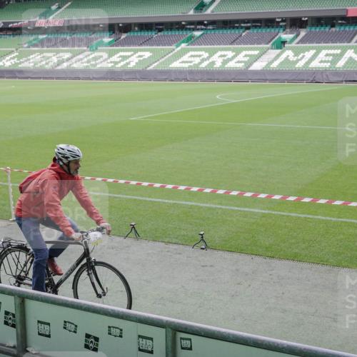05.10.2025 - 20. swb-Marathon Bremen Michael Burmester http://msf.ph/oto/9226636 05.10.2025 10:15:57 Laufen im Stadion 2, 33, 35, 35 meine-sportfotos.de