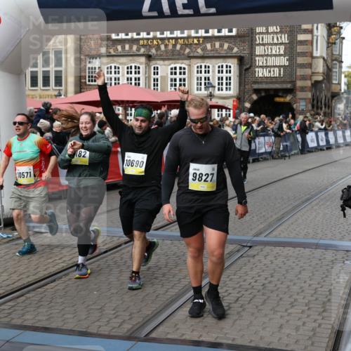 05.10.2025 - 20. swb-Marathon Bremen Yannick Fuchs http://msf.ph/oto/9226644 05.10.2025 11:00:55 Ziel 9327, 9389, 9827, 9858, 10182, 10571, 10690, 10872, 10901, 11034, 11155 meine-sportfotos.de