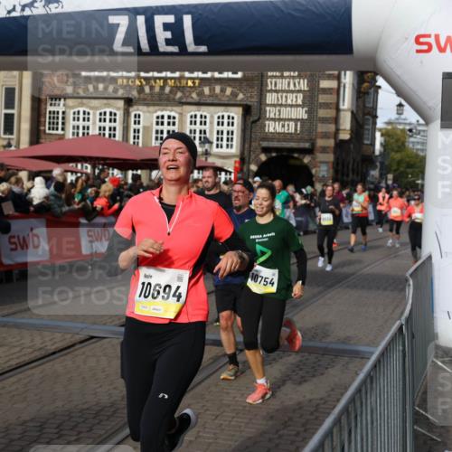 05.10.2025 - 20. swb-Marathon Bremen Yannick Fuchs http://msf.ph/oto/9226651 05.10.2025 10:57:45 Ziel 9309, 9372, 9585, 9625, 9747, 9904, 9914, 9943, 9962, 10139, 10250, 10555, 10694, 10739, 10754, 11352, 11360, 11583 meine-sportfotos.de