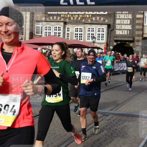 05.10.2025 - 20. swb-Marathon Bremen Yannick Fuchs http://msf.ph/oto/9226656 05.10.2025 10:57:46 Ziel 9309, 9372, 9585, 9747, 9904, 9914, 9943, 9962, 10225, 10250, 10329, 10555, 10694, 10739, 10754, 11352, 11360, 11583 meine-sportfotos.de