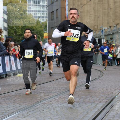 05.10.2025 - 20. swb-Marathon Bremen Strokosch-Dieckow http://msf.ph/oto/9226682 05.10.2025 10:49:23 Ziel 9206, 9233, 9435, 9555, 9708, 10118, 10381, 10519, 10673, 10735, 11319, 11487, 11598, 11672 meine-sportfotos.de