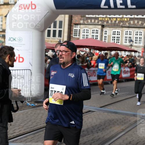 05.10.2025 - 20. swb-Marathon Bremen Yannick Fuchs http://msf.ph/oto/9226756 05.10.2025 10:57:47 Ziel 9309, 9372, 9585, 9747, 9943, 10225, 10250, 10329, 10555, 10694, 10739, 10754, 11352, 11360, 11520, 11521, 11583 meine-sportfotos.de