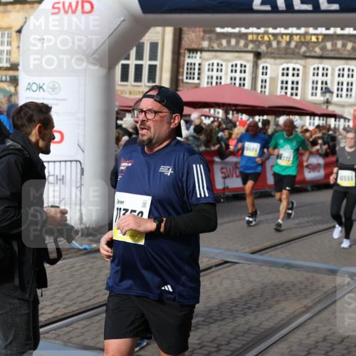05.10.2025 - 20. swb-Marathon Bremen Yannick Fuchs http://msf.ph/oto/9226761 05.10.2025 10:57:47 Ziel 9309, 9372, 9585, 9747, 9943, 10225, 10250, 10329, 10555, 10694, 10739, 10754, 11352, 11360, 11520, 11521, 11583 meine-sportfotos.de